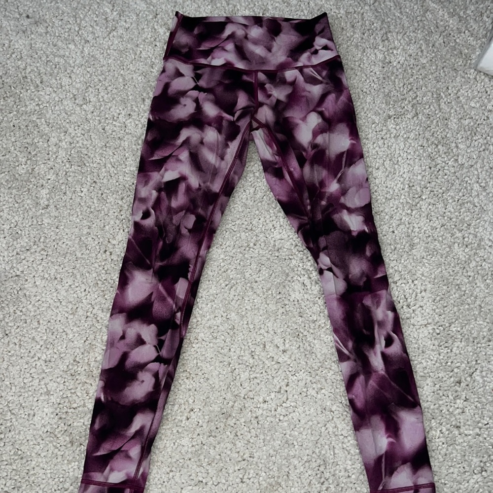 LIGHTLY WORN - Lululemon Leggings with flower pattern - Size 6